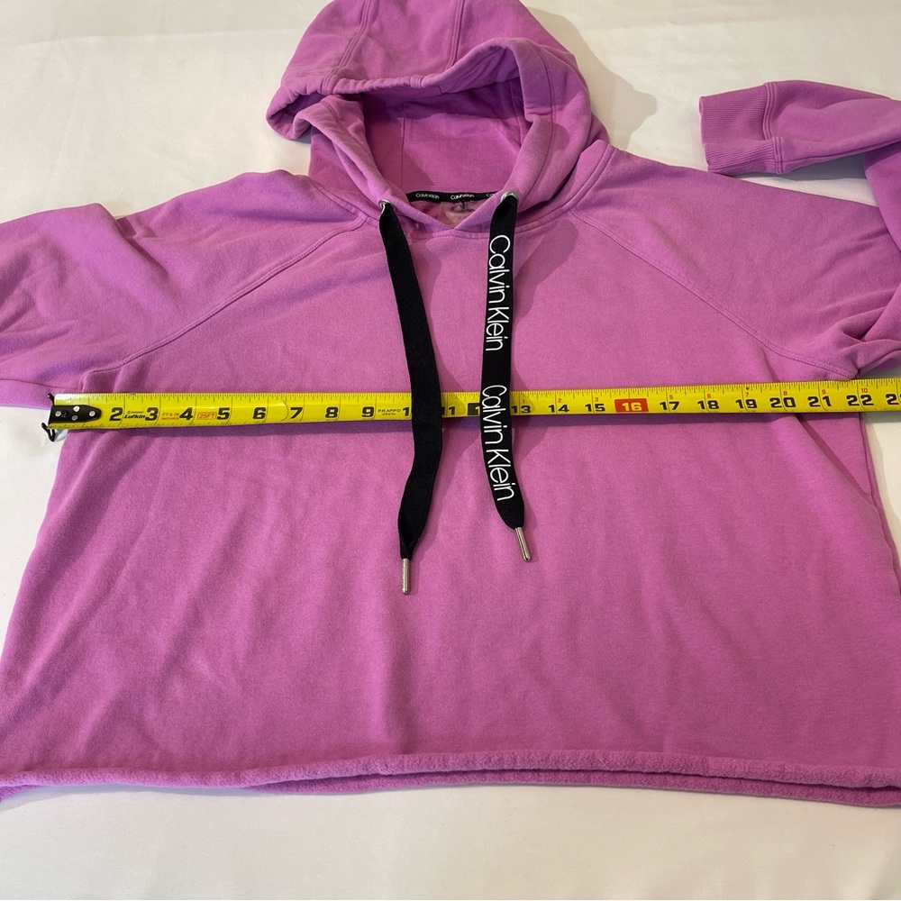 CALVIN KLEIN WOMENS SHORT  HOODIE , SIZE M , VERY GOOD CONDITION, PREOWN… - Picture 4 of 4